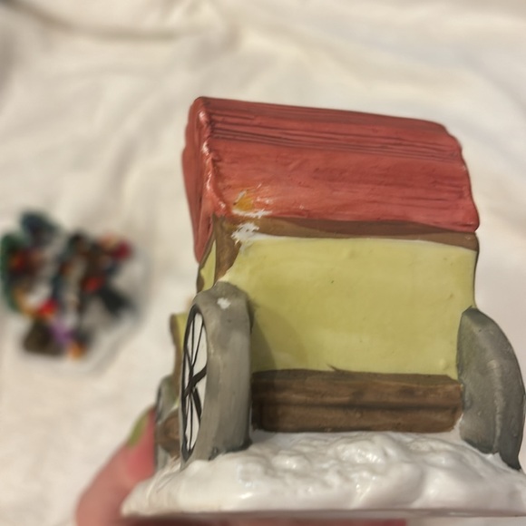 Dicken’s Collectibles Christmas Village pieces - Picture 8 of 11